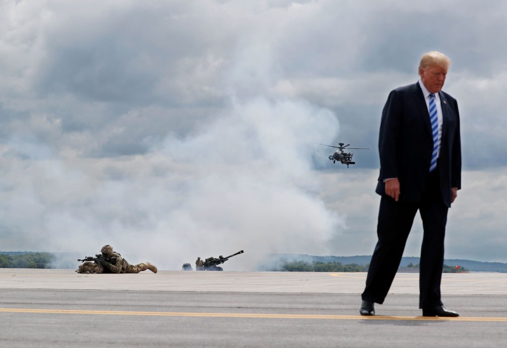 Tổng thống Hoa Kỳ Donald Trump trong chuyến thăm căn cứ quân sự Fort Drum - Ảnh: Reuters