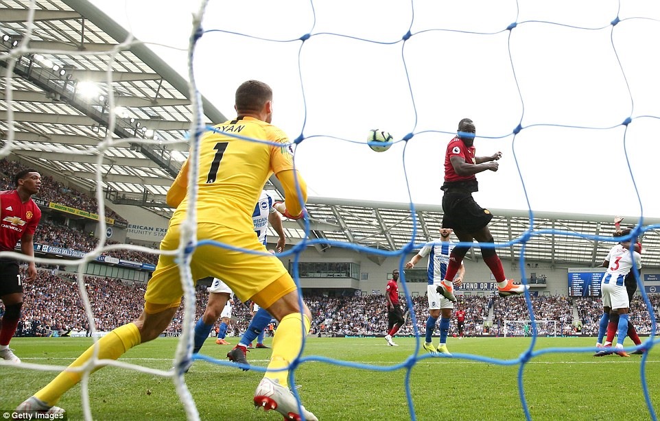 Lukaku thắp lên hi vọng ở phút 34. Ảnh: Getty.