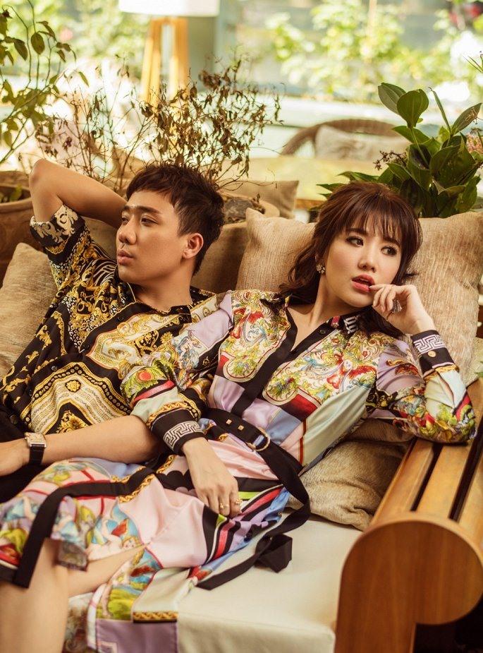 Vợ chồng Trấn Thành – Hari Won tung bộ ảnh cực kì tình tứ.