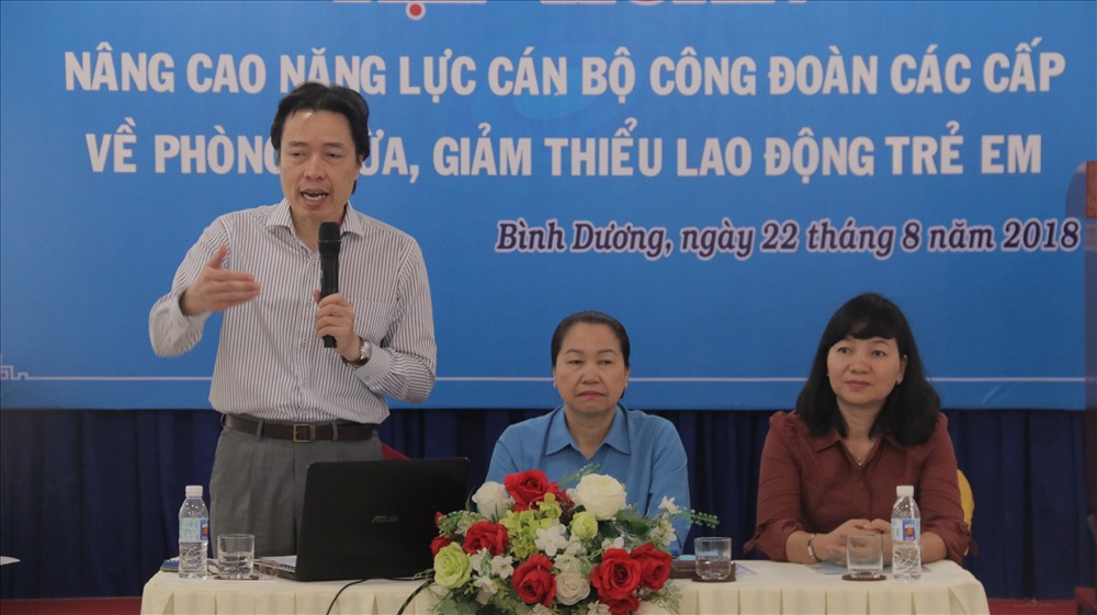 Ông Đặng Hoa Nam chia sẻ nội dung tại buổi tập huấn