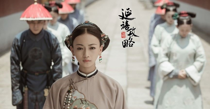 Để vào vai Ngụy Anh Lạc, cô chấp nhận cạo lông mày để kẻ dáng lông mày lá liễu.