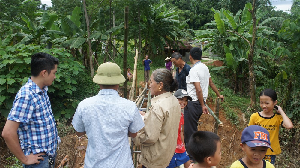 Cầu tre tạm và nổi lo lắng của người dân nơi đây