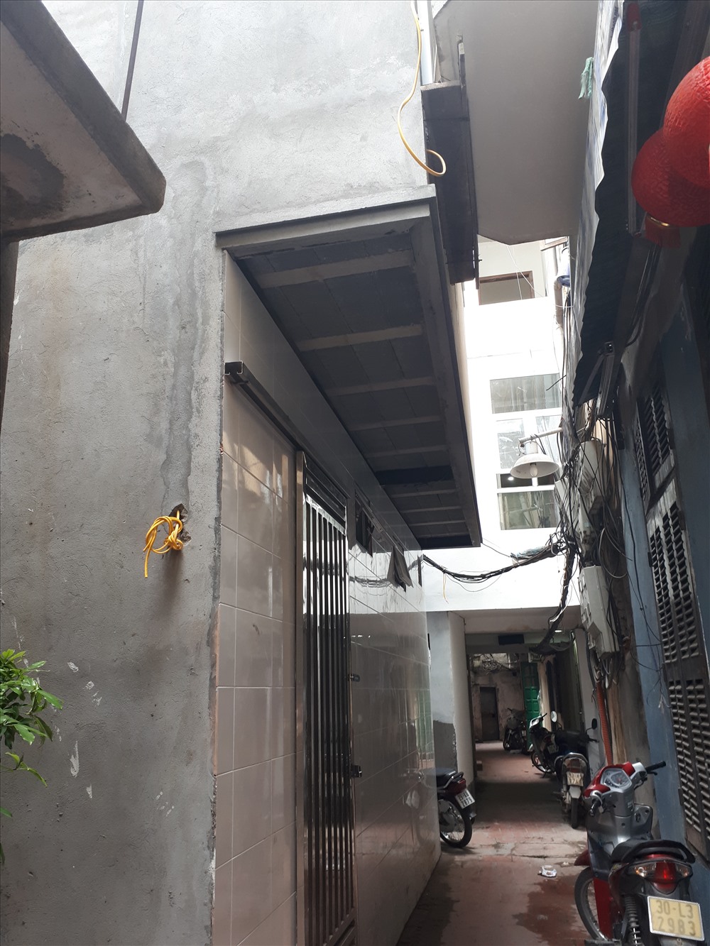 Phần diện tích bếp vi phạm trật tự xây dựng.