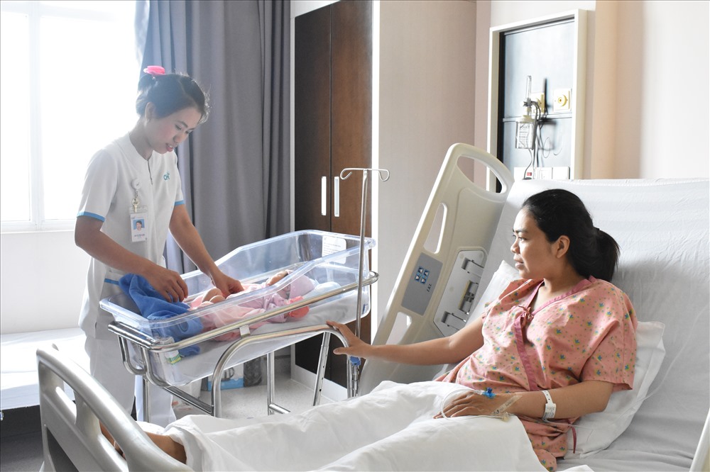 Thai phụ D.T bị bị viêm ruột thừa, đồng thời thai nhi có triệu chứng chèn ép rốn, rỉ ối non