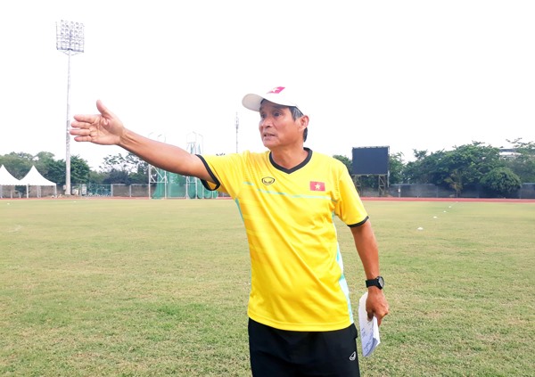 Các học trò HLV mai Đức Chung đã thua chung cuộc 3-4, qua đó chia tay ASIAD 18 ở tứ kết. Ảnh: VFF