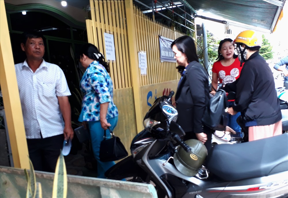 Đoàn công tác Phòng GD-ĐT TP Long Xuyên đến cơ sở làm việc ngay trong buổi sáng 25.8.2018. Ảnh: Lục Tùng
