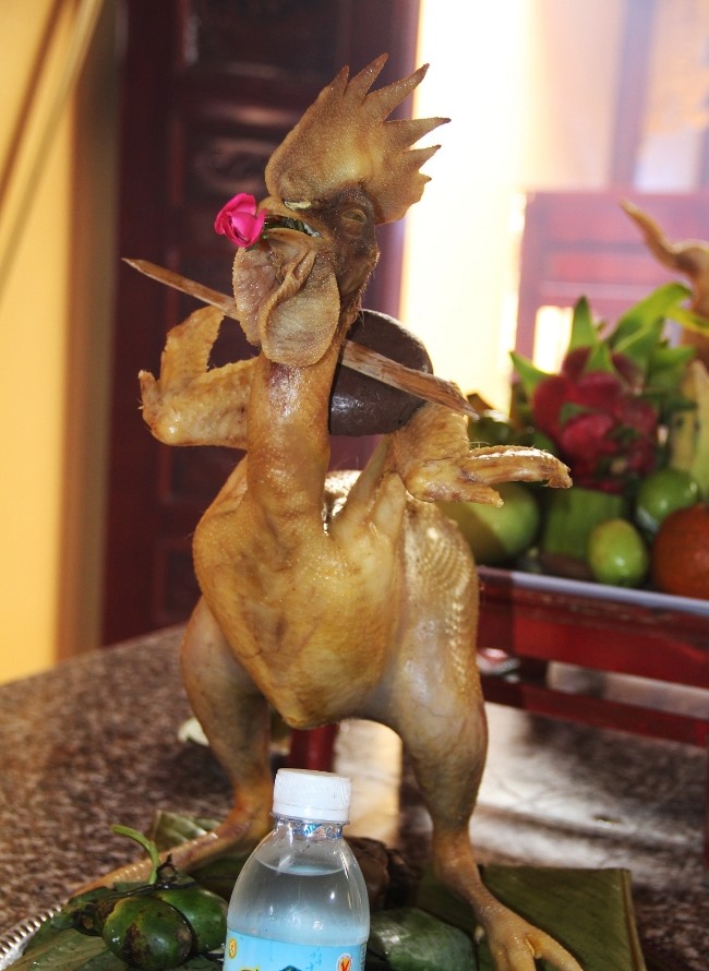 ...đến gà “ngậm hoa”