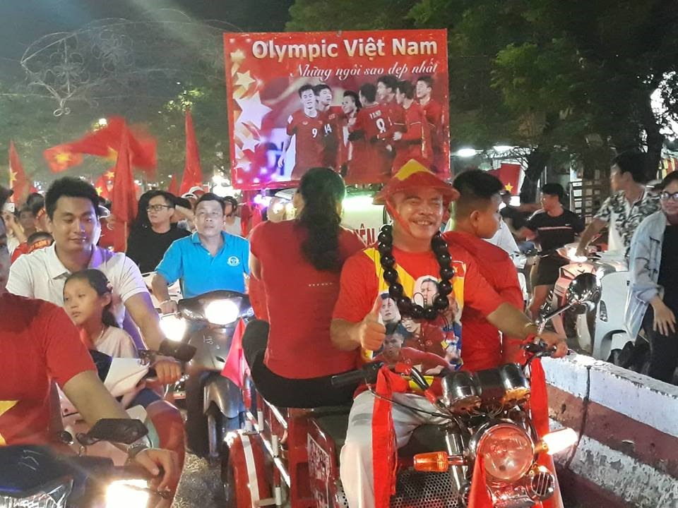 Cờ hoa rợp các tuyến đường thành phố Hải Phòng. Bài hát “Như có Bác Hồ trong ngày vui đại thắng” vang lên trong niềm tự hào dân tộc. Ảnh: CTV