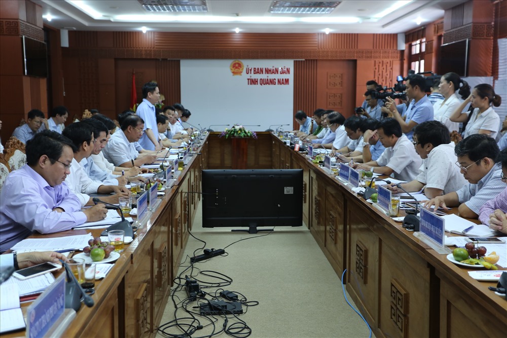Bộ trưởng Bộ Giao thông Vận tải cùng Đoàn công tác làm việc tại tỉnh Quảng Nam về việc thông xe đúng hạn tuyến đường cao tốc Đà Nẵng - Quảng Ngãi. ảnh: Đ.V