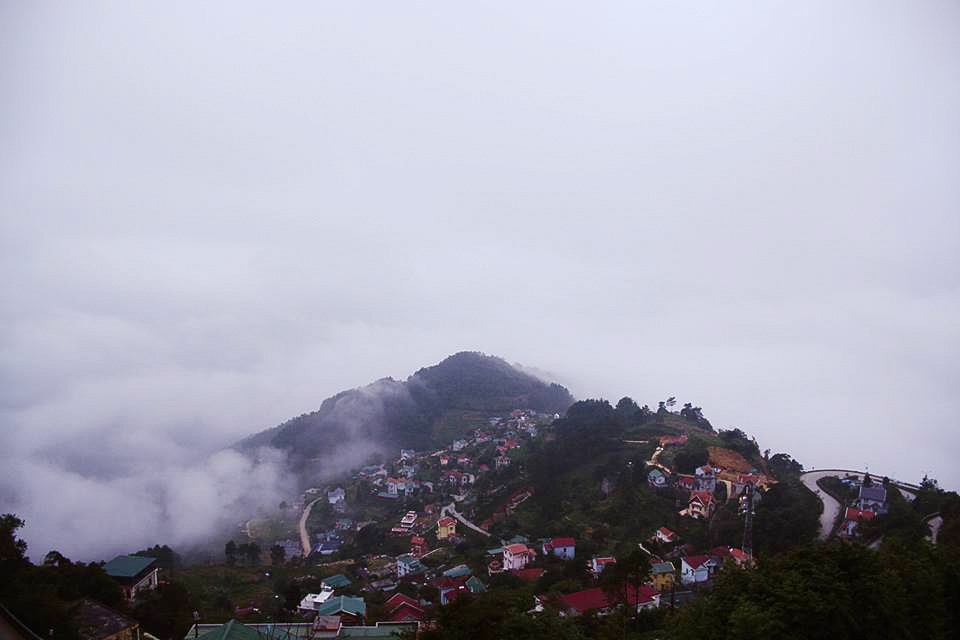 Tam Đảo nằm trên địa bàn ba tỉnh Vĩnh Phúc, Thái Nguyên và Tuyên Quang.