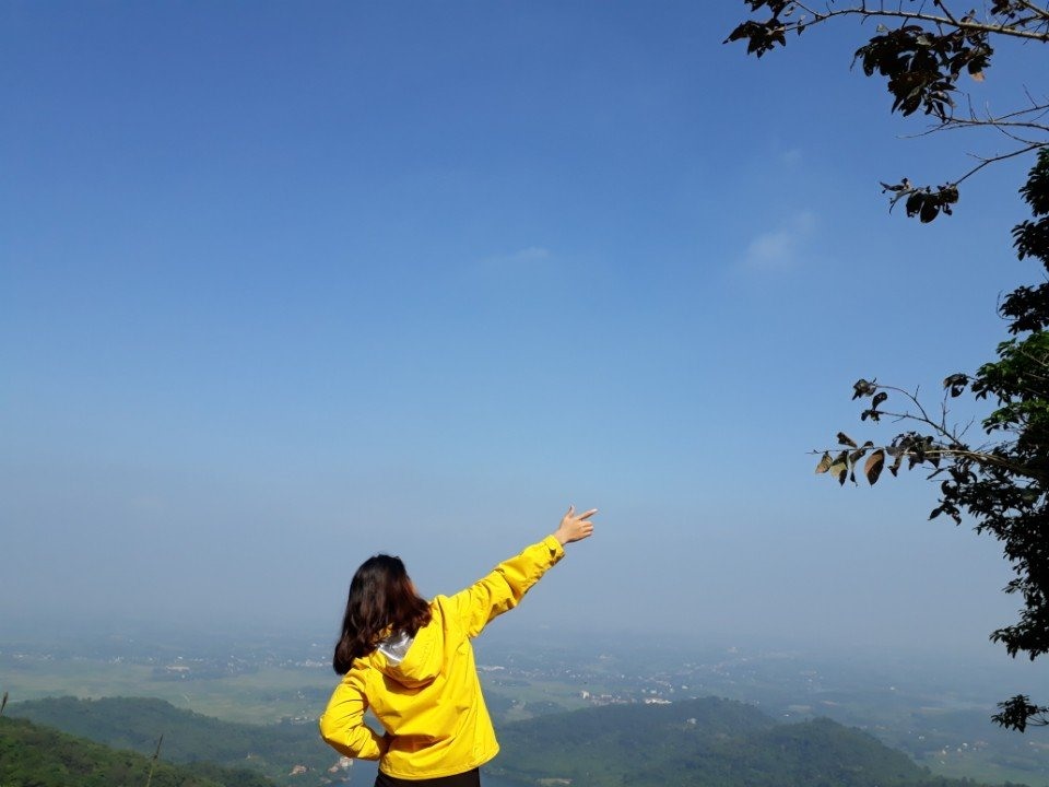 Nổi bật giữa không gian núi rừng ngút ngàn sắc xanh.