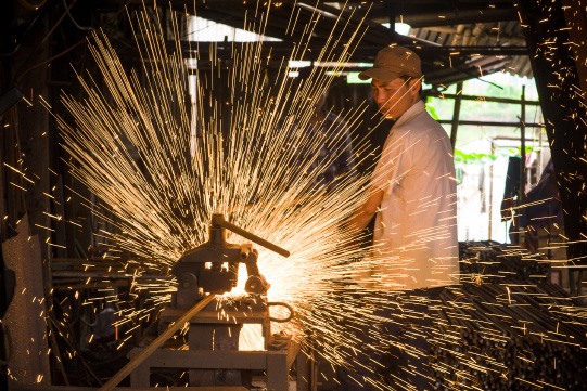Tái chế những thành phẩm còn dùng được.