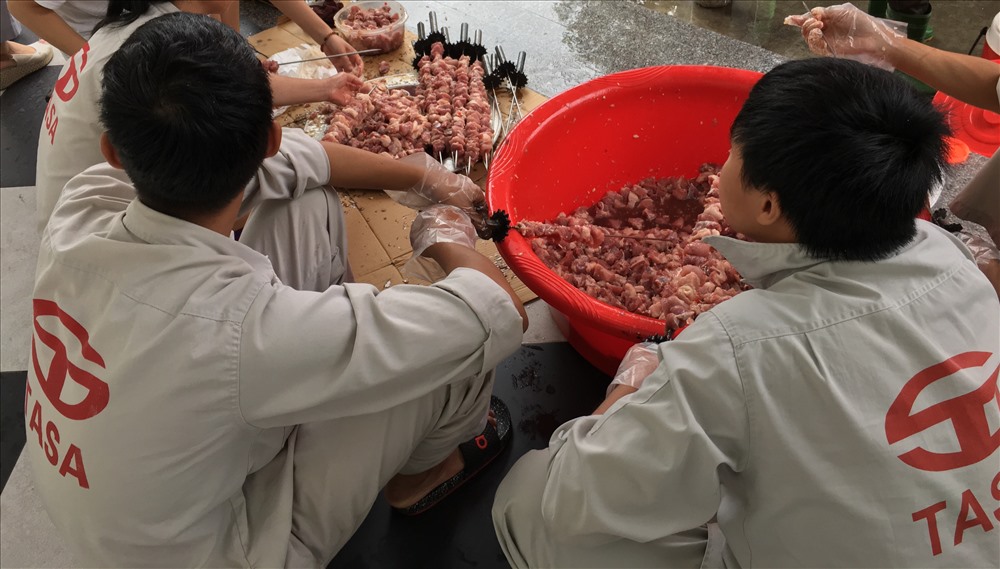 Món thịt nướng được chính tay một số