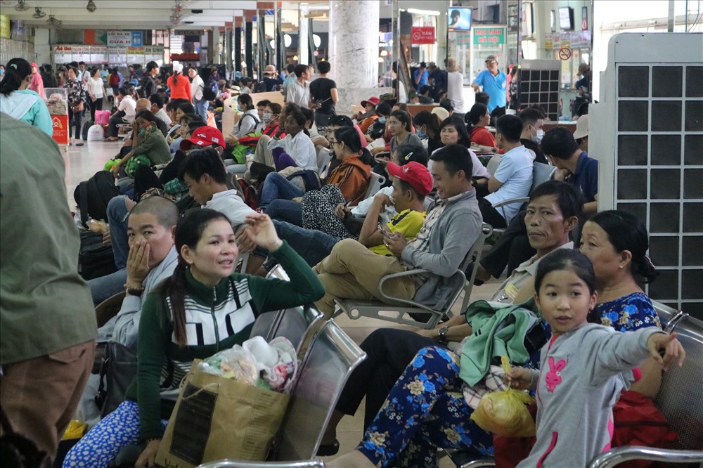 14h chiều 31/8, lượng người đã chật kín bến xe Miền Đông và sẽ tiếp tục tăng cao vào chiều tối và sáng mai 1/9.