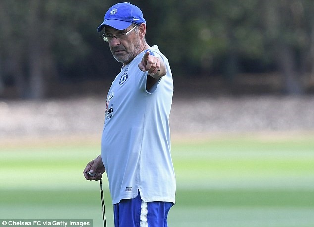 Sarri làm việc không ngừng nghỉ từ khi mới đặt chân đến Anh. Ảnh: Getty.