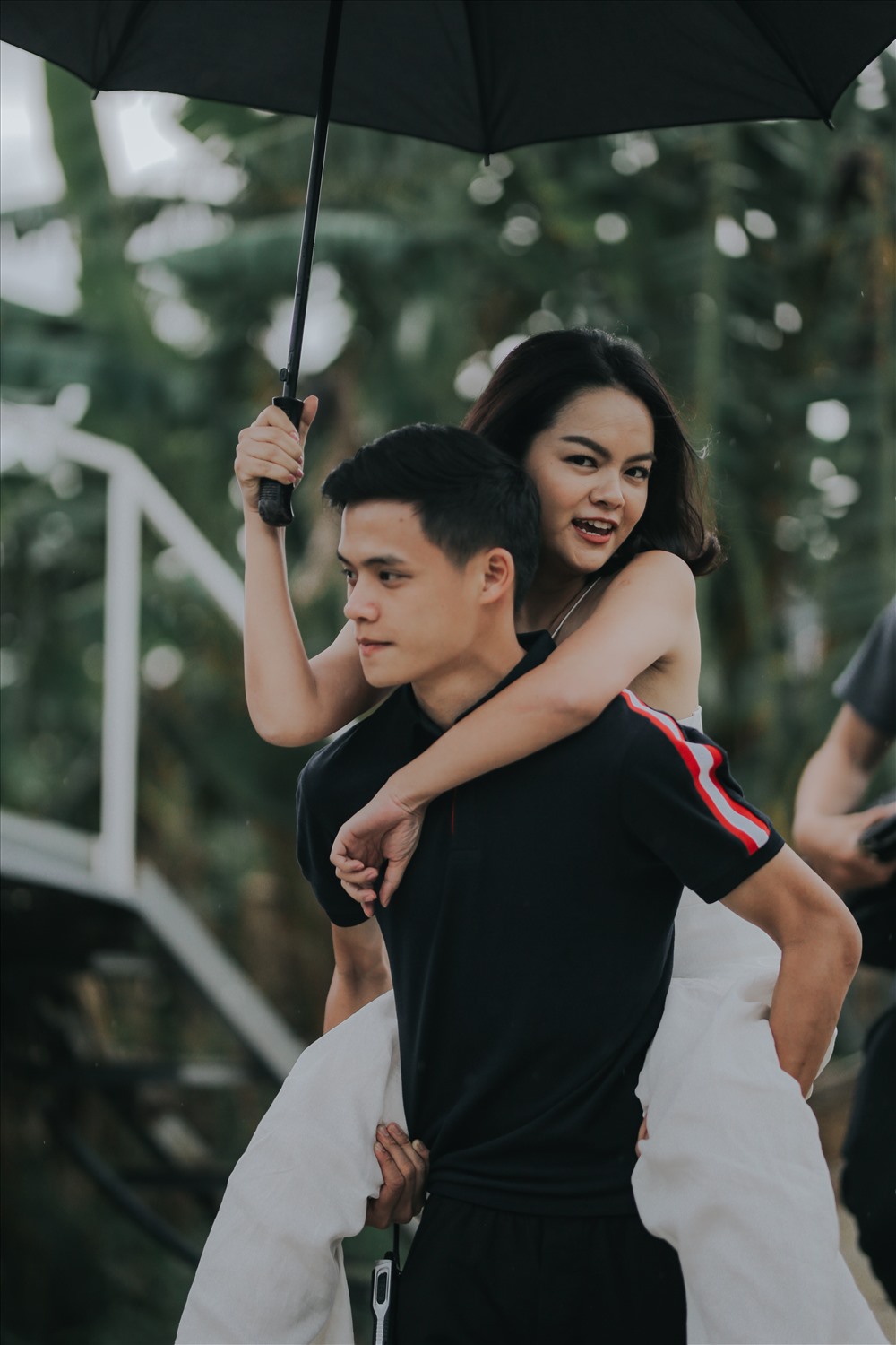 Vũ Hồng Thắng là đạo diễn MV “Tất cả sẽ thay em” của Phạm Quỳnh Anh 