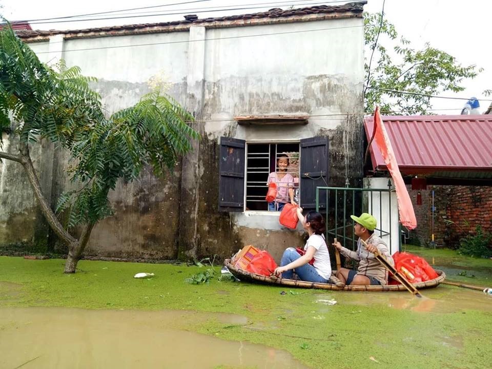 Tinh thần tương trợ trong nghịch cảnh (Ảnh: FB Chú Tuốn)