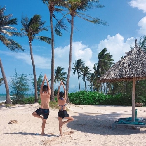 Phú Quốc không chỉ là điểm đến cho những du khách, mà là một điểm đến được tất cả những cặp tình nhân, vợ chồng mới cưới đến hưởng tuần trăng mật. Ảnh: @joel.mccooey, @eleswims, @fabiansarusz