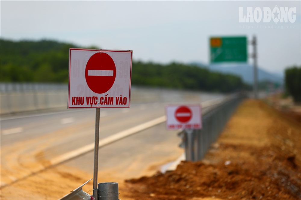 Khối lượng thi công các đường ngang bắt qua cao tốc vẫn còn khá lớn, nhất là đoạn qua huyện Phú Ninh - Tam Kỳ.