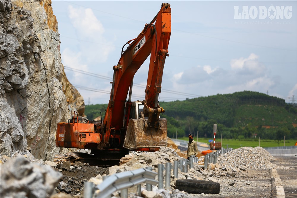 Được biết, nguyên nhân chính dẫn đến việc này là do còn vướng mắc trong giải phóng mặt bằng.