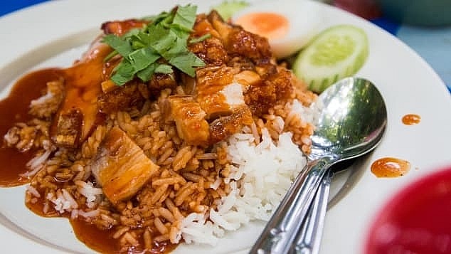 Kao Moo Dang được người dân Thái Lan ưa chuộng.