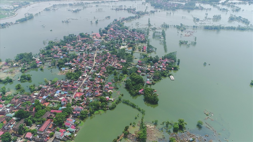 Sau nửa tháng bị cô lập do nước lũ, các xã vùng “rốn lũ” thuộc huyện Chương Mỹ (Hà Nội) nước đã rút gần hết