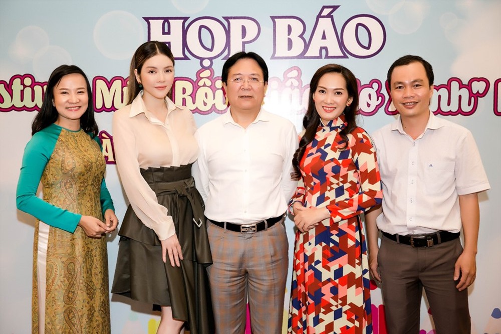 Cô có cuộc gặp gỡ với Thứ trưởng Bộ VHTTDL - Vương Duy Biên.