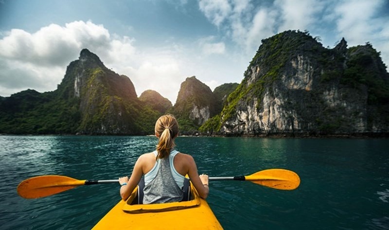 Chèo thuyền Kayat tham quan kỳ quan thiên nhiên thế giới.