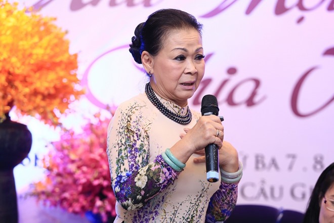 Ca sĩ Khánh Ly chia sẻ trước buổi diễn tại Nhà hát Lớn.