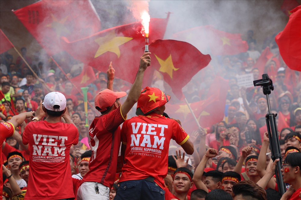 Phút 27: VÀO!!! Văn Quyết san bằng tỉ số 1-1. Các cầu thủ U23 Việt Nam đã có pha phối hợp ăn ý. Văn Toàn có bóng trong vòng cấm và chuyền ngược cho Anh Đức, tiền đạo này đã xỉa bóng để Văn Quyết đệm bóng cận thành ghi bàn cho U23 Việt Nam.