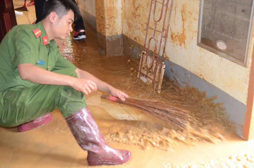 Bất kể vật dụng gì có thể đều được mang ra dọn dẹp