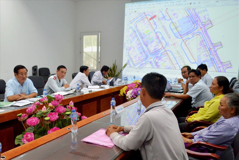 Buổi tiếp công dân của UBND tỉnh Đồng Tháp được tổ chức tại phòng khang trang có thiết bị hiện đại hỗ trợ. Ảnh: Lục Tùng