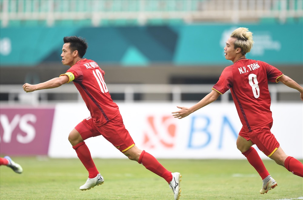 Sau nhiều tranh cãi, Văn Quyết đã có một kì ASIAD thành công cùng U23 Việt Nam và anh đã thể hiện nghĩa cử cao đẹp của mình. Ảnh: Đ.Đ
