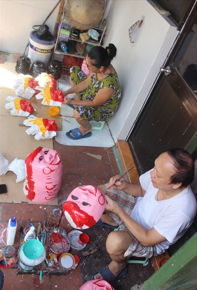 “Kén” người làm, nghề làm mặt nạ giấy bồi đứng trước nguy cơ thất truyền - ảnh 2 “Kén” người làm, nghề làm mặt nạ giấy bồi đứng trước nguy cơ thất truyền - ảnh 2