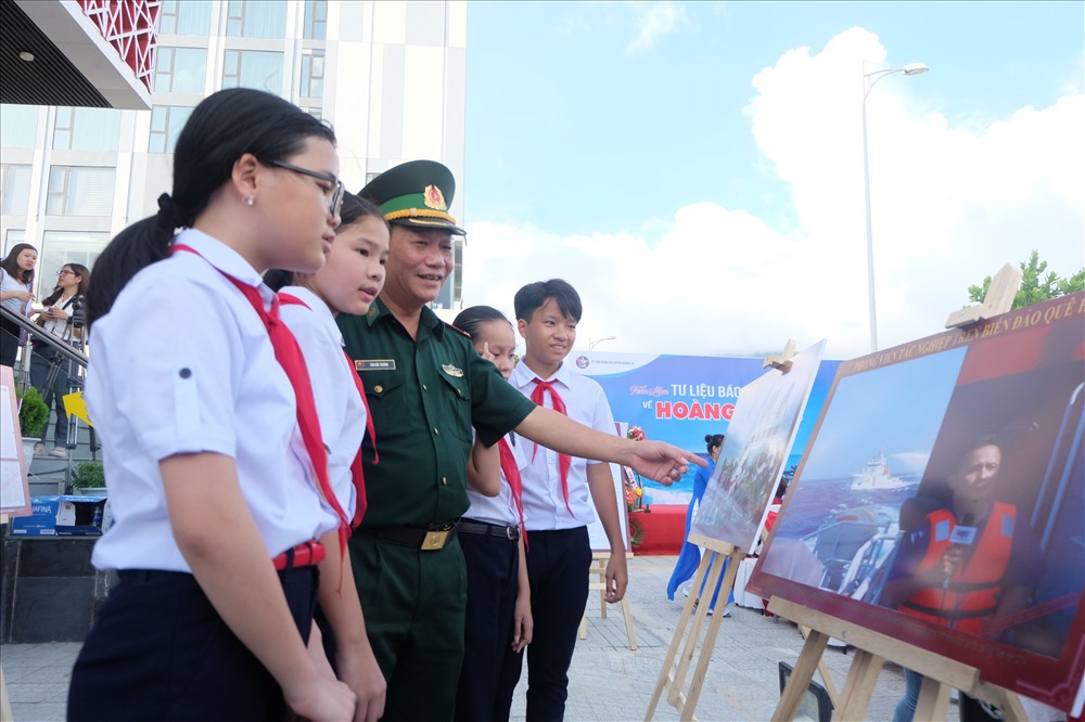 Triển lãm nhằm thông tin cho các tầng lớp nhân dân và các em học sinh hiểu rõ hơn quá trình xác lập và thực thi chủ quyền của nhà nước Việt Nam đối với 2 quần đảo Hoàng Sa và Trường Sa; chủ trương đường lối chính sách của Đảng và Nhà nước về vấn đề bảo vệ chủ quyền biển, đảo Việt Nam.