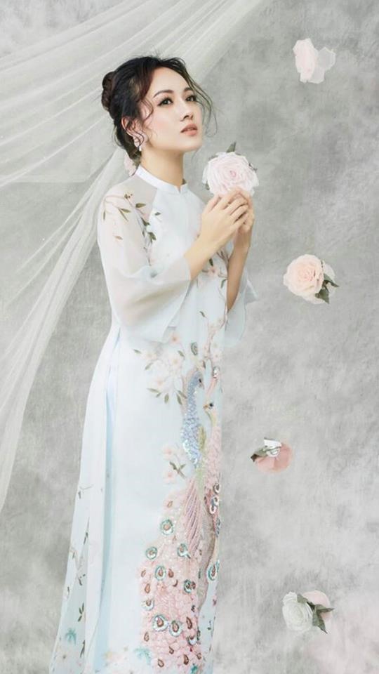Giọng nói dễ thương, gương mặt xinh đẹp và phong cách nhẹ nhàng, BTV Hoài Anh liên tục ghi điểm trong lòng khán giả VTV.