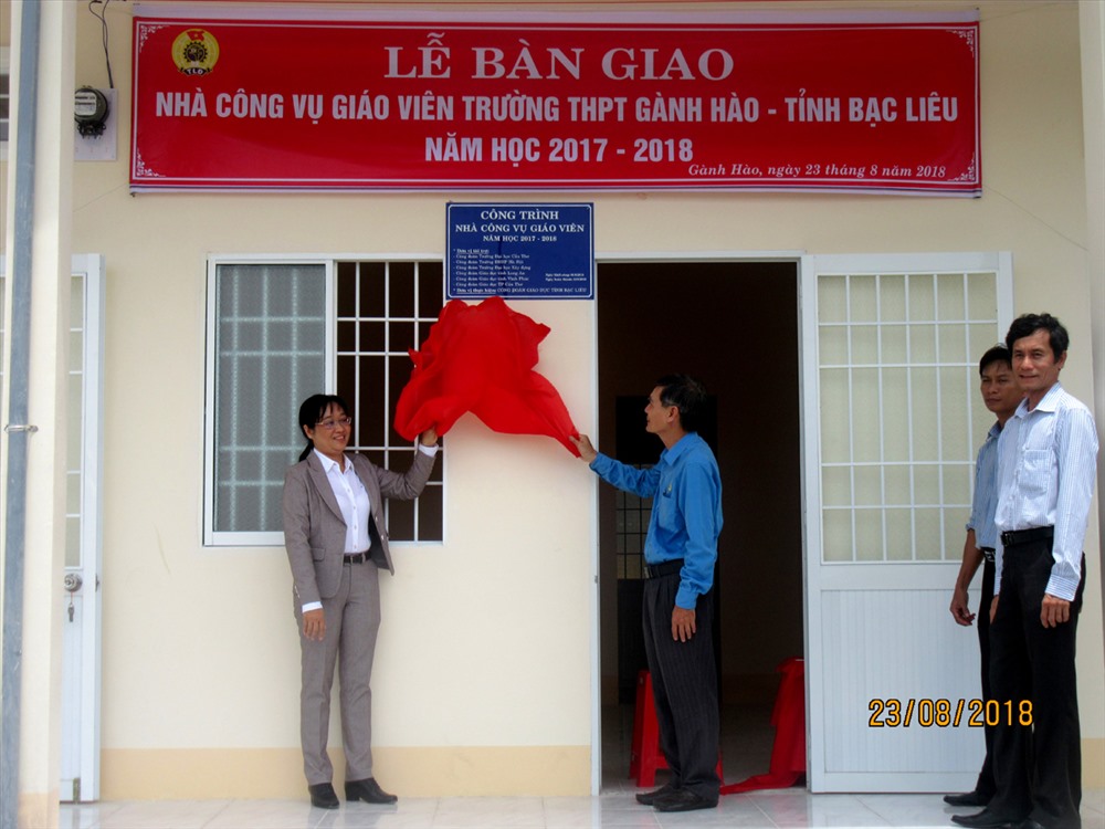 CĐCS ĐHCT luôn chú trọng việc giúp đỡ các đơn vị CĐCS giáo dục ở địa bàn các tỉnh thành có cơ sở hạ tầng thiếu thốn, xuống cấp nghiêm trọng. Ảnh: PV