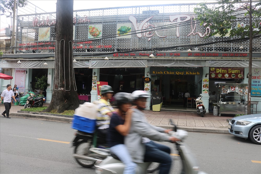 Hiện căn nhà này đang cho một doanh nghiệp thuê kinh doanh nhà hàng với giá thuê cả 100 triệu/tháng.