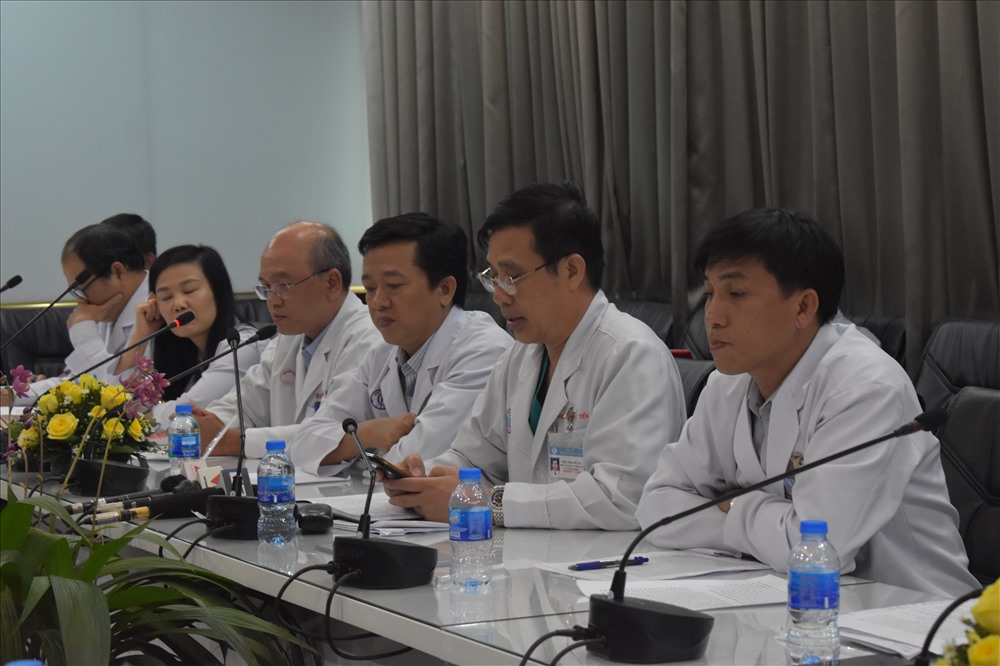 Các bác sĩ BV Chợ Rẫy tại buổi họp báo ngày 14/9