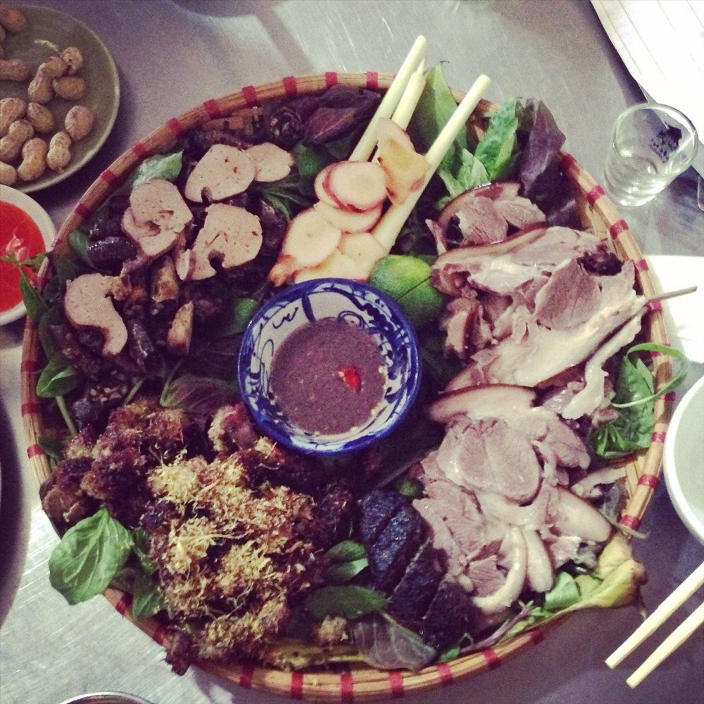 Cần tuyên truyền để người dân nhận thức về nguy cơ mắc các bệnh truyền nhiễm như: Bệnh dại, bệnh xoắn khuẩn, bệnh tả... khi ăn thịt chó, mèo.