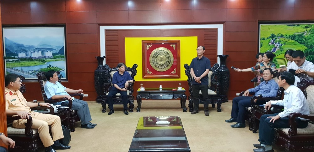 Tai nạn 13 người chết: Lái xe bồn đã đánh lái tránh sang nhưng có người đi ngược chiều nên lại bẻ lái húc vào đuôi xe khách - ảnh 2 Tai nạn 13 người chết: Lái xe bồn đã đánh lái tránh sang nhưng có người đi ngược chiều nên lại bẻ lái húc vào đuôi xe khách - ảnh 2