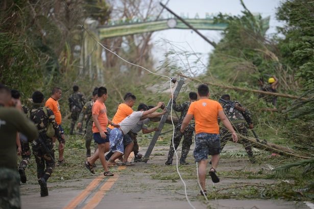 Theo số liệu đo đạc vào cuối ngày, bão Mangkhut có sức gió lên tới 205 km/h, giật 255 km/h và diện mưa lên tới 900 km.