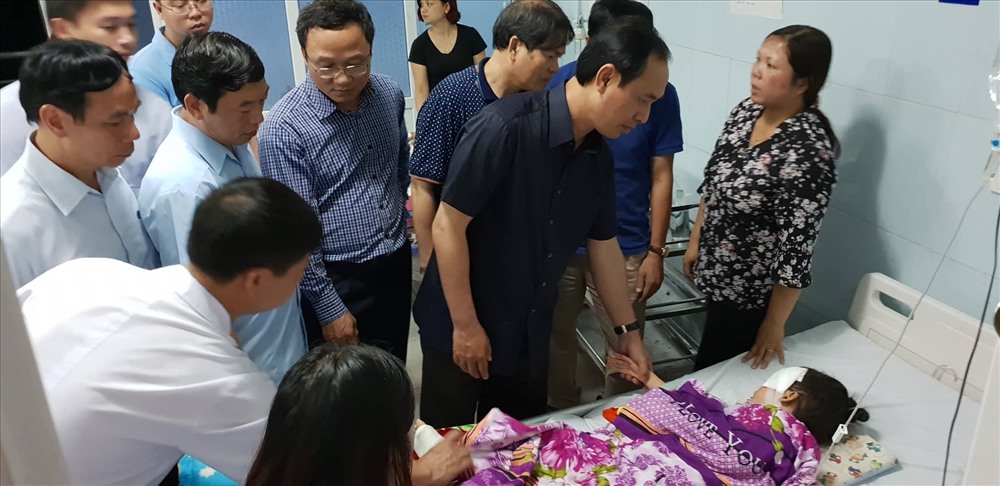 Vụ tai nạn thảm khốc 13 người chết ở Lai Châu: Đại tang ngày về giỗ bố, mong có một phép màu - ảnh 3 Vụ tai nạn thảm khốc 13 người chết ở Lai Châu: Đại tang ngày về giỗ bố, mong có một phép màu - ảnh 3