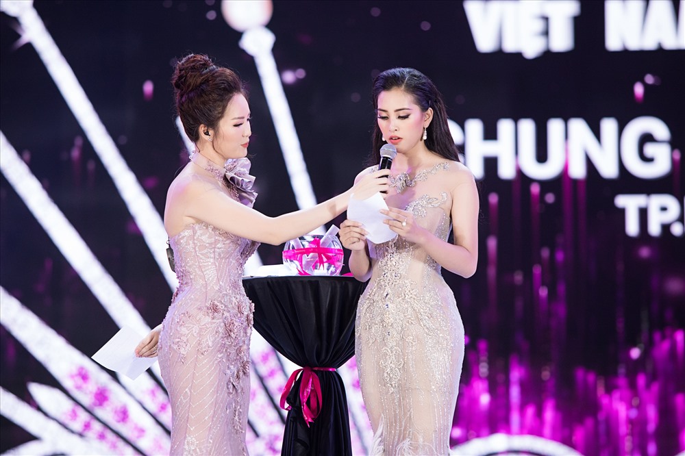 Vương miện Hoa hậu Việt Nam 2018 gọi tên Trần Tiểu Vy - ảnh 2 Vương miện Hoa hậu Việt Nam 2018 gọi tên Trần Tiểu Vy - ảnh 2
