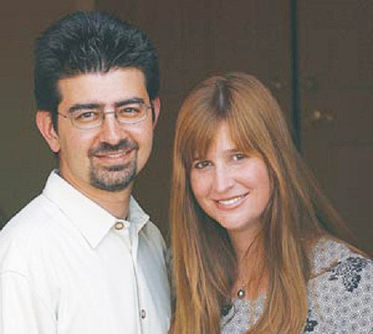 Pierre Omidyar tạo ra eBay chỉ để giúp bạn gái bán một bộ sưu tập kẹo. Nhưng 17 năm sau, nó đã trở thành một công ty khổng lồ với giá trị vốn hóa lên tới 56 tỷ USD và mang về cho Omidyar 6,7 tỉ USD tài sản.