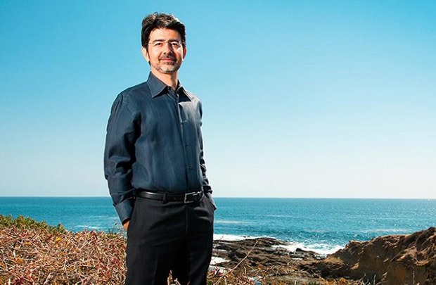 Pierre Omidyar hiện là người giàu nhất Hawaii và sống trong một biệt thự sang trọng tại Honolulu. Ông cũng đã nghỉ hưu từ lâu và cam kết dành 90% tài sản làm từ thiện sau khi chết.