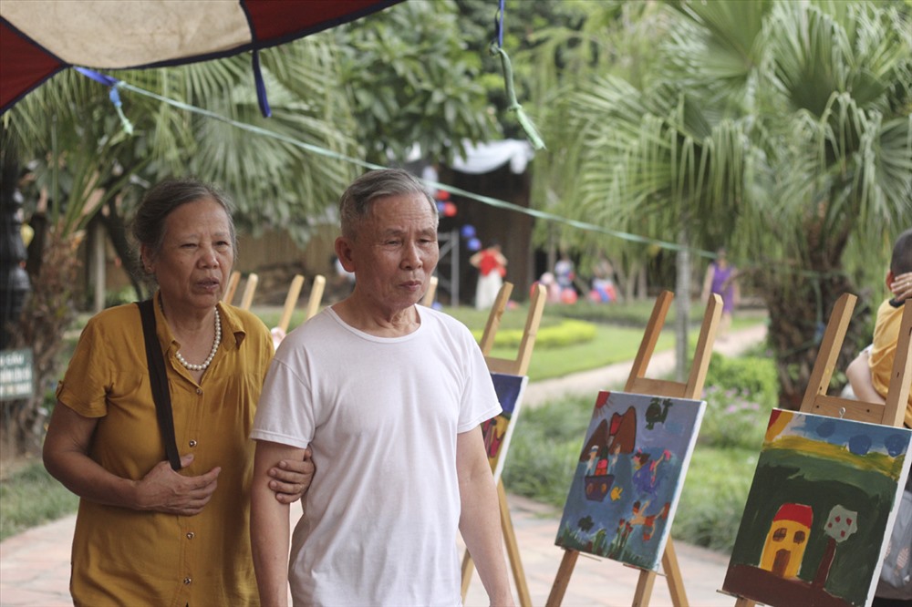 Nhiều người dân thấy thú vị với nhiều hoạt động tại Hồ Văn - Văn Miếu Quốc Tử Giám thời gian qua.