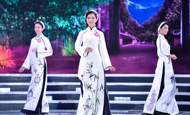 Thí sinh hoa hậu Việt Nam 2018 thướt tha với áo dài - ảnh 3 Thí sinh hoa hậu Việt Nam 2018 thướt tha với áo dài - ảnh 3