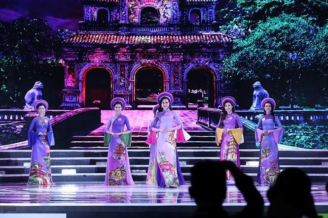Thí sinh hoa hậu Việt Nam 2018 thướt tha với áo dài - ảnh 5 Thí sinh hoa hậu Việt Nam 2018 thướt tha với áo dài - ảnh 5
