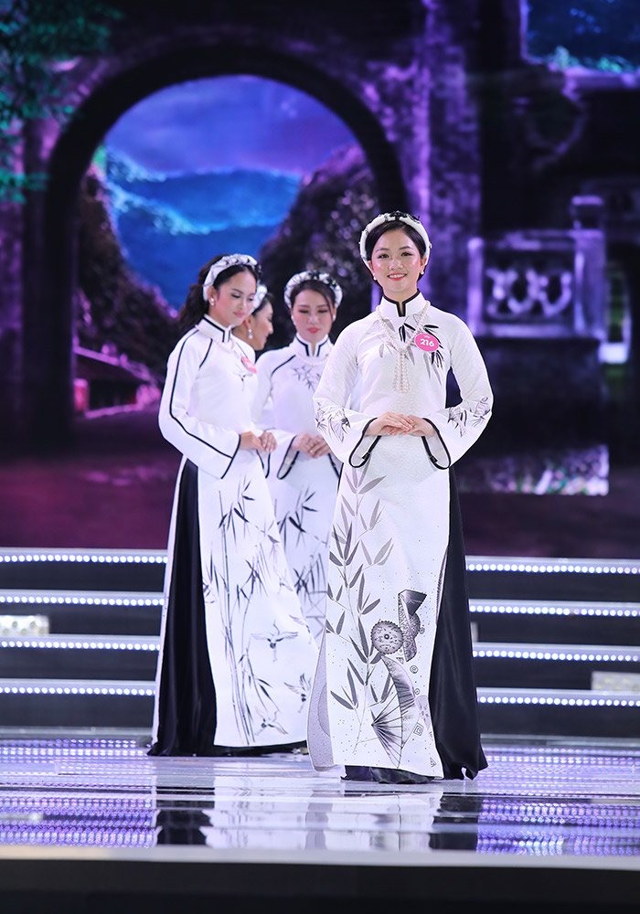 Thí sinh hoa hậu Việt Nam 2018 thướt tha với áo dài - ảnh 7 Thí sinh hoa hậu Việt Nam 2018 thướt tha với áo dài - ảnh 7